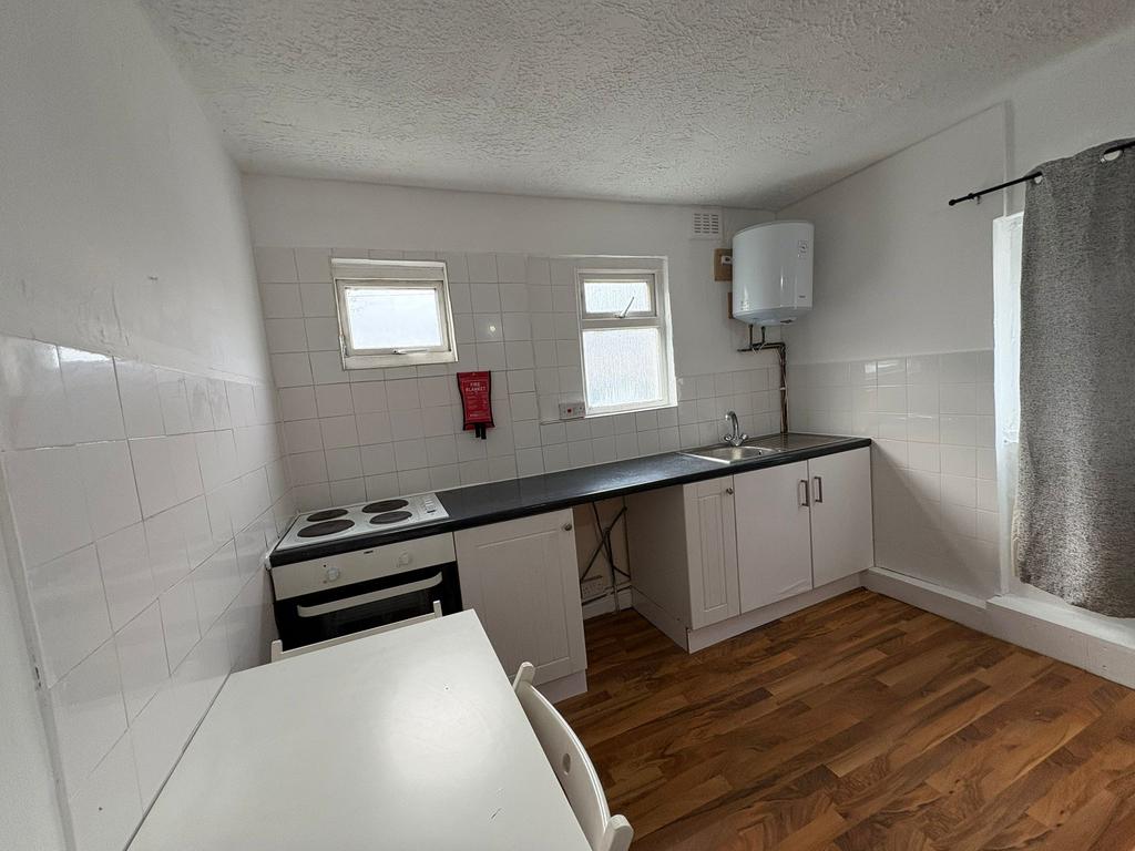 Apartment in London, Seven Sisters, West Green - View 4