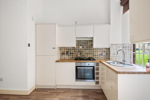 2 bedroom apartment to rent, Chevy Road, Southall, UB2