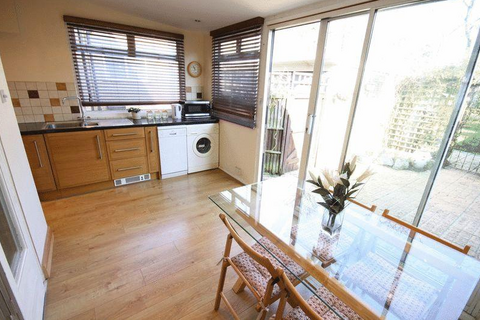 3 bedroom semi-detached house to rent, Alderney Gardens, Northolt, UB5