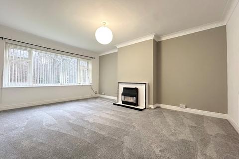 3 bedroom flat to rent, Wetherby Road, Roundhay, Leeds, LS8