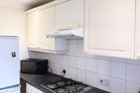 2 bedroom flat to rent, Jacey House, Bath Road