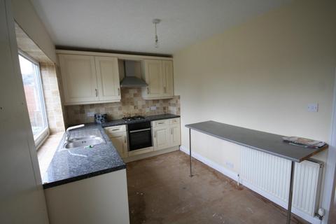 3 bedroom terraced house to rent, Fieldhead Road, Guiseley