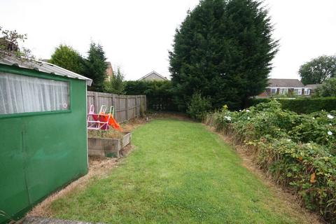 3 bedroom terraced house to rent, Fieldhead Road, Guiseley