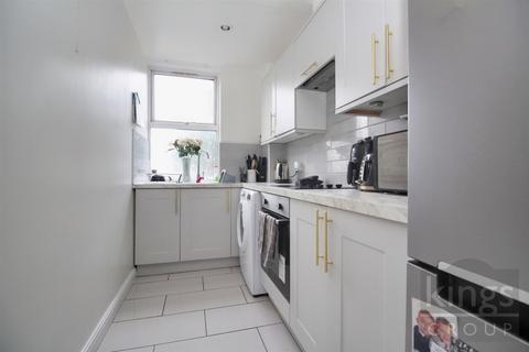 2 bedroom flat for sale, Trinity House, Trinity Lane, Waltham Cross