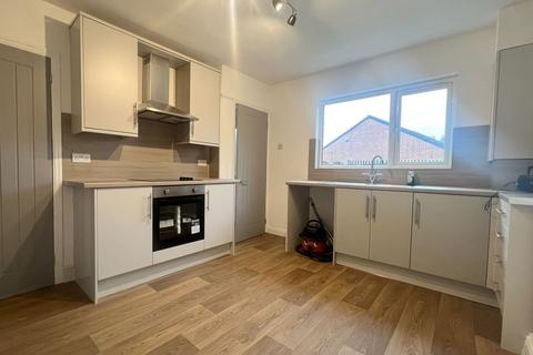 3 bedroom terraced house to rent, Coronation Street, Darfield, S73 9HA