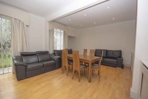 5 bedroom detached house to rent, Station Road, Hendon NW4