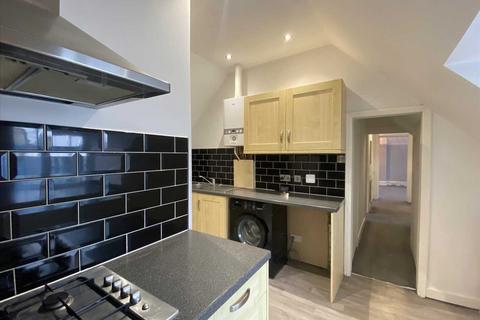 2 bedroom apartment to rent, Whitefriars Crescent, Westcliff on Sea SS0