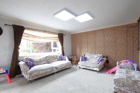 2 bedroom flat to rent, Ringway, Southall UB2