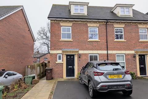 4 bedroom house to rent, Hepworth Gardens, Wakefield, West Yorkshire, WF1