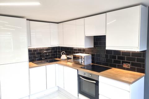 4 bedroom apartment to rent, Ladybarn Lane, Fallowfield , Manchester M14