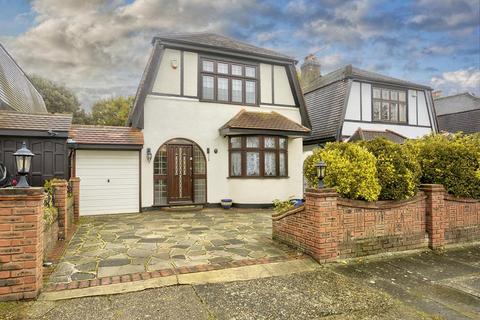 3 bedroom detached house for sale, Hall Park Road, Essex RM14