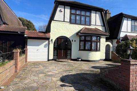 3 bedroom detached house for sale, Hall Park Road, Essex RM14