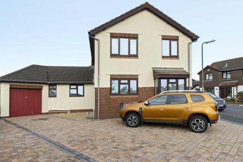 4 bedroom detached house to rent, Steed Close, Paignton, TQ4 7SP