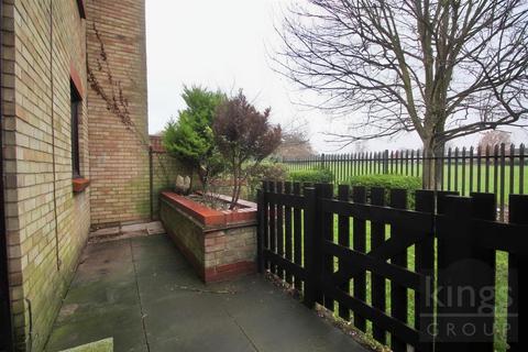 36 King Arthur Court, Cheshunt, Waltham Cross, EN8 8EH