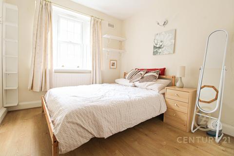 2 bedroom flat to rent, Wimbledon Park Side, LONDON SW19