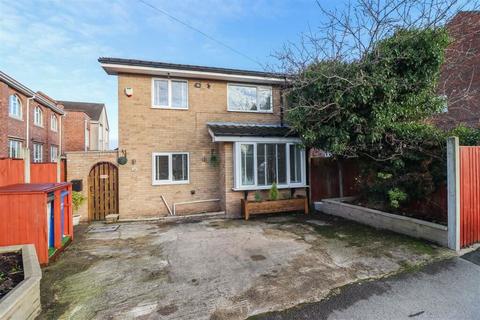 3 bedroom detached house for sale, Cross Street, Chesterfield, Derbyshire, S40 4TT