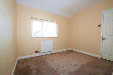 2 bedroom terraced house to rent, Parry Green South, Slough, Berkshire