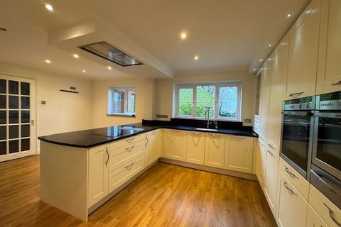 4 bedroom detached house to rent, Bishop's Way Andover