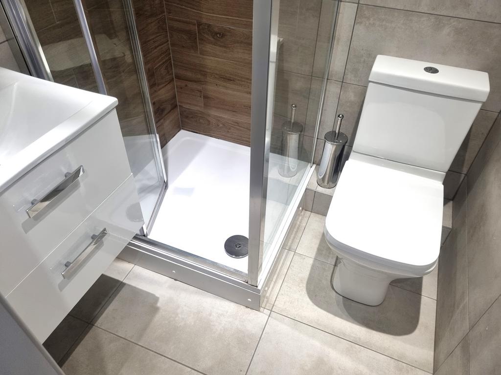 Room D Ensuite