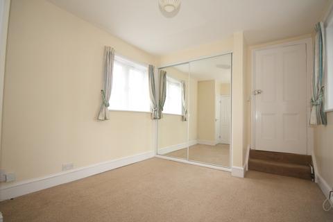 Studio to rent, Woking GU22