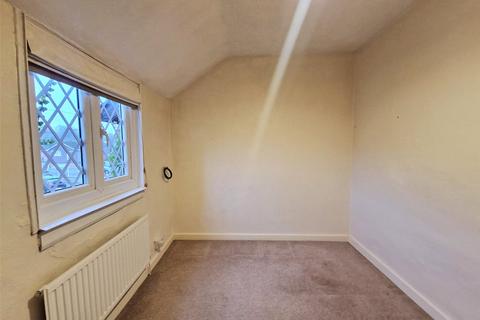 3 bedroom semi-detached house to rent, Margesson Drive, Barnt Green, Worcestershire, B45