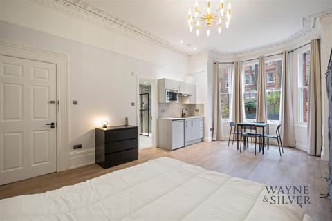 Studio to rent, Frognal, Hampstead, NW3