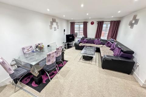 2 bedroom flat to rent, Browells Lane, Feltham TW13