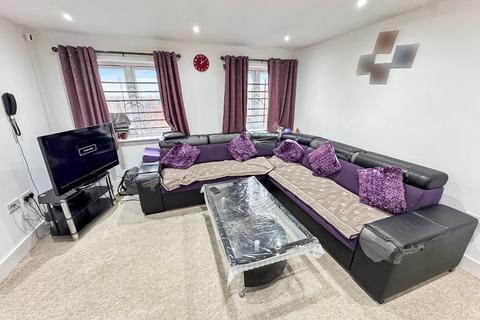 2 bedroom flat to rent, Browells Lane, Feltham TW13