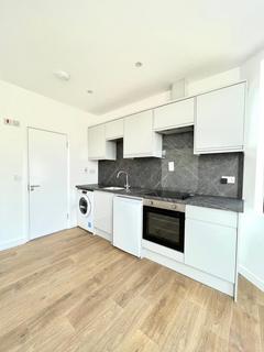 Studio to rent, Duckett Road, London N4