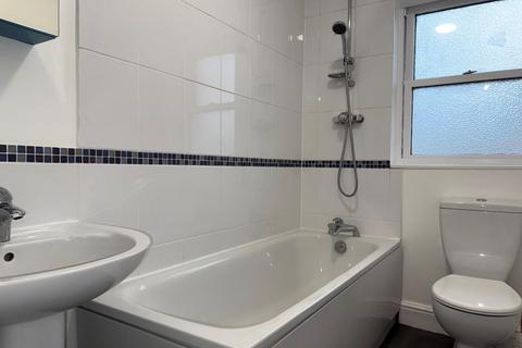1 bedroom flat to rent, Surbiton,  Surrey,  KT6