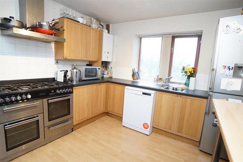 3 bedroom townhouse for sale, The Green, Idle Village. Bradford.