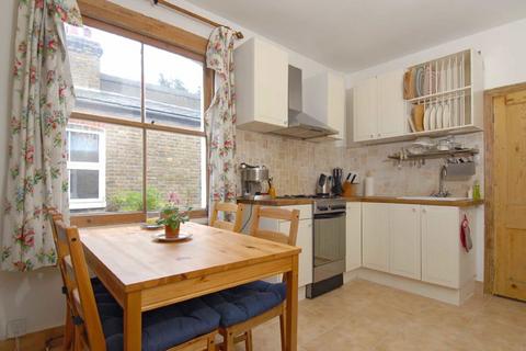 2 bedroom flat to rent, Penwith Road, London SW18