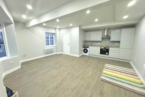 Studio to rent, Cavendish Avenue, New Malden, Surrey, KT3