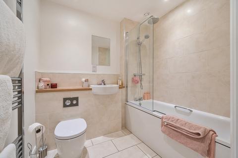 2 bedroom flat for sale, Aragon House, 65 Cherry Orchard, Swanscombe, DA10