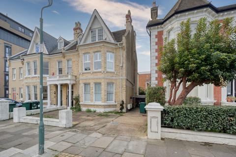 2 bedroom flat for sale, 4 Sackville Gardens, Hove, East Sussex