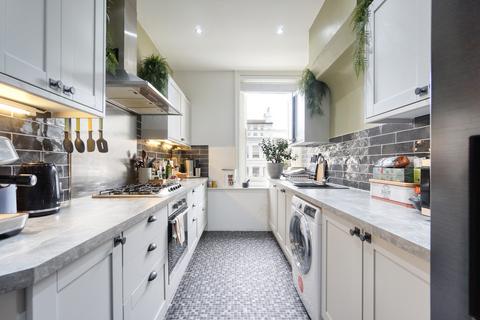 2 bedroom flat for sale, Sackville Gardens, Hove, BN3