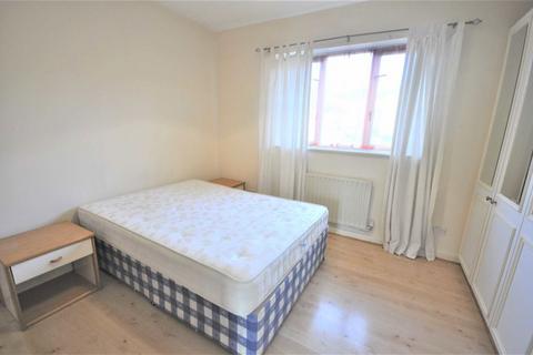 2 bedroom terraced house to rent, Swynford Gardens, Hendon NW4