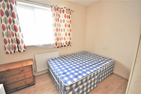 2 bedroom terraced house to rent, Swynford Gardens, Hendon NW4