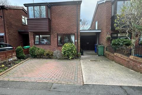 3 bedroom townhouse for sale, Court Drive, Manchester