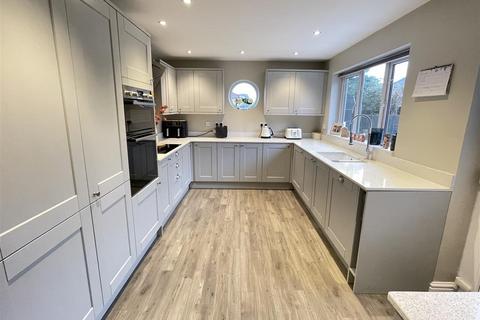 2 College Road, Durrington, Salisbury, SP4 8HP
