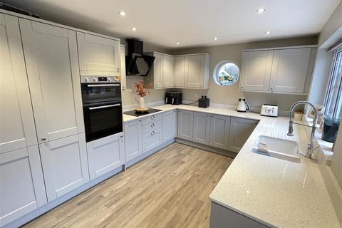 2 College Road, Durrington, Salisbury, SP4 8HP