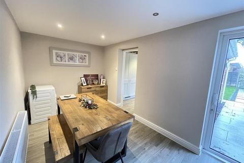 2 College Road, Durrington, Salisbury, SP4 8HP