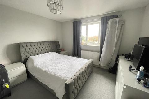 2 College Road, Durrington, Salisbury, SP4 8HP