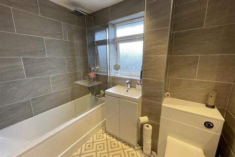 2 College Road, Durrington, Salisbury, SP4 8HP