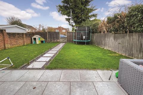 2 College Road, Durrington, Salisbury, SP4 8HP
