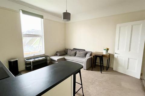 1 bedroom flat to rent, Wrotham Road, Meopham