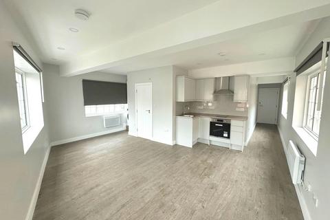 Studio to rent, Cavendish Avenue, New Malden, Surrey, KT3