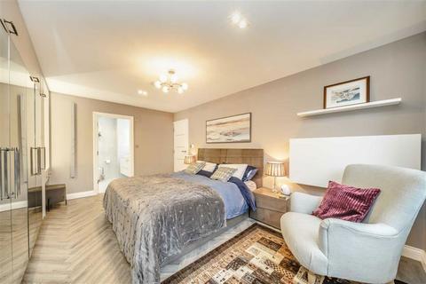 2 bedroom flat for sale, Portsoken Street, London E1