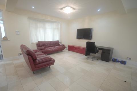 5 bedroom semi-detached house to rent, Somersby Gardens, IG4 5DY