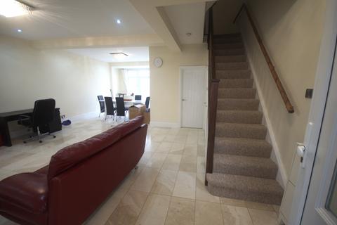 5 bedroom semi-detached house to rent, Somersby Gardens, IG4 5DY